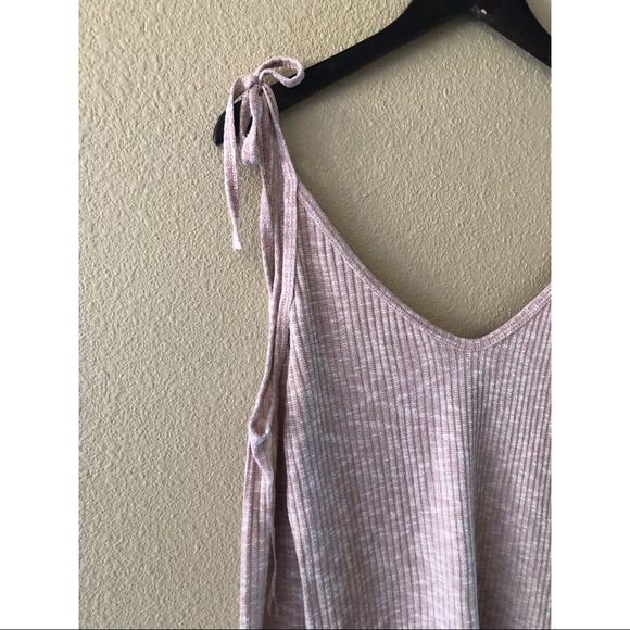 Light mauve cold shoulder top - Picture 3 of 5